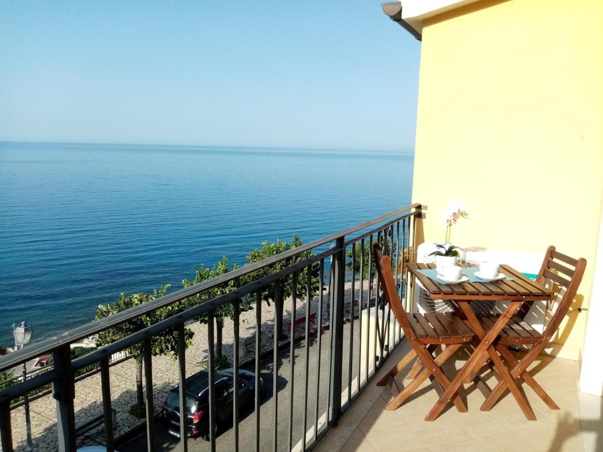 Appartamento Un Oblò sul Mare San Lucido Esterno foto